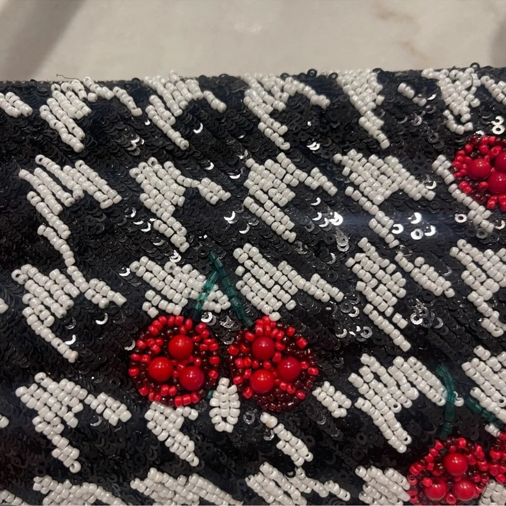 HOUNDSTOOTH Beaded CHERRY  Pattern bag - Black and Red! Gorgeous! New - Picture 4 of 5